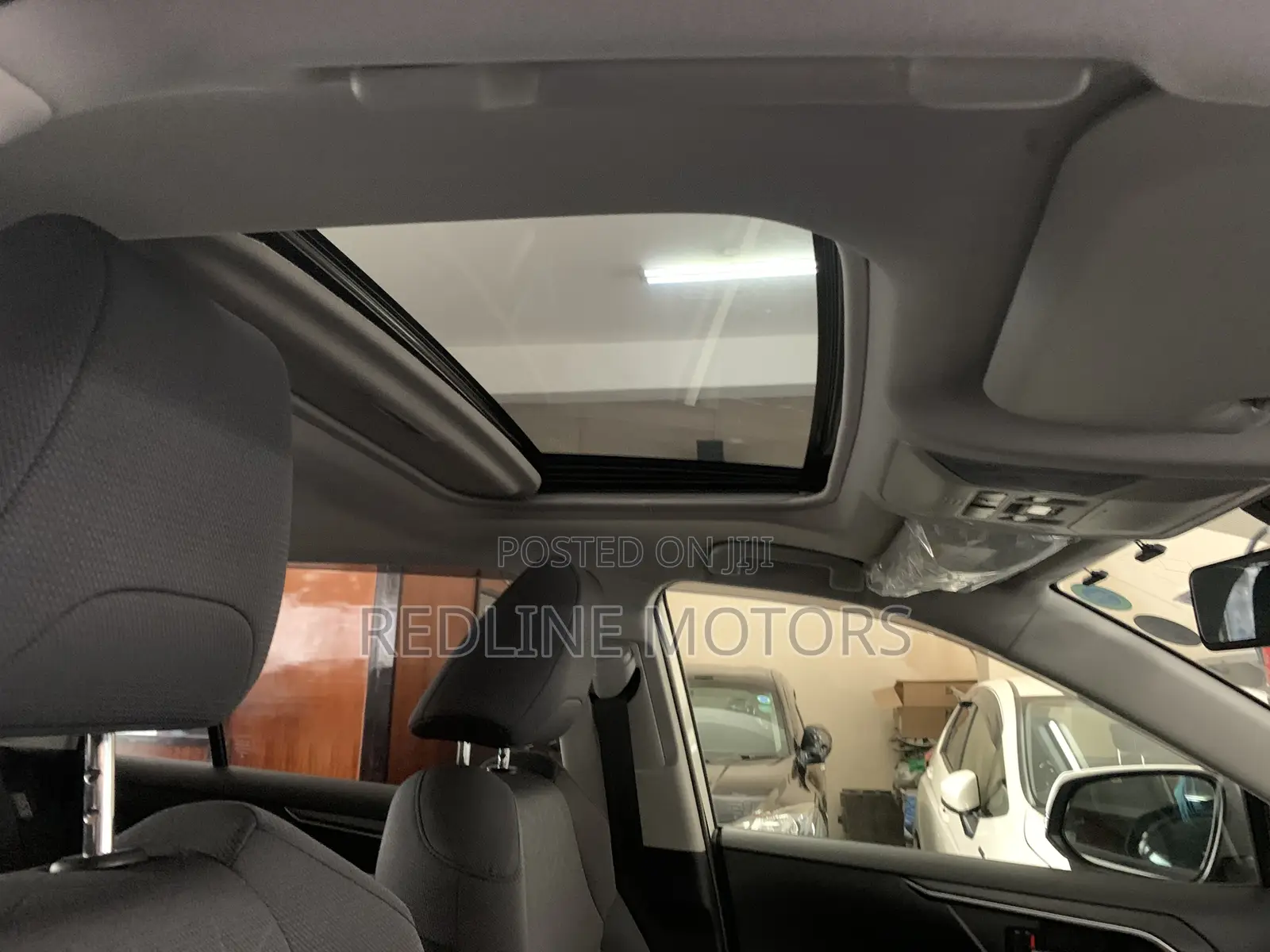 Toyota RAV4 LE FWD 2019 White