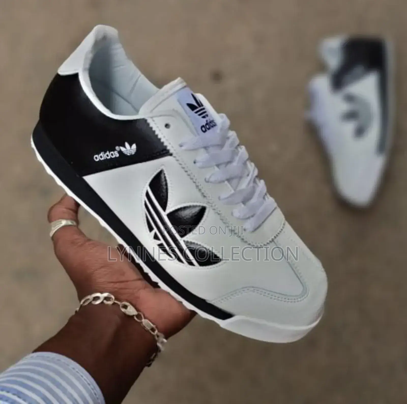 Adidas Sneakers