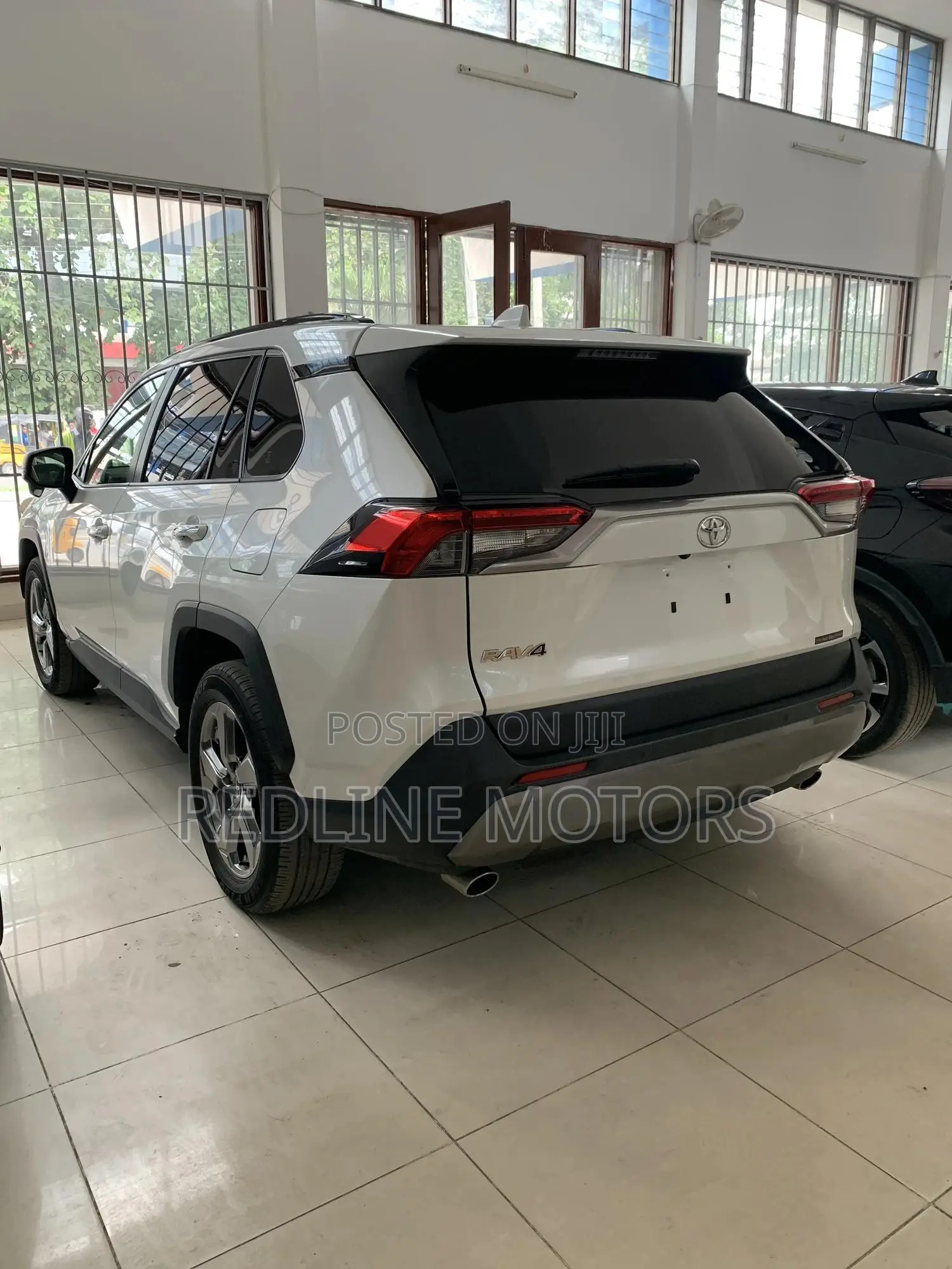 Toyota RAV4 Limited FWD 2019 Off white