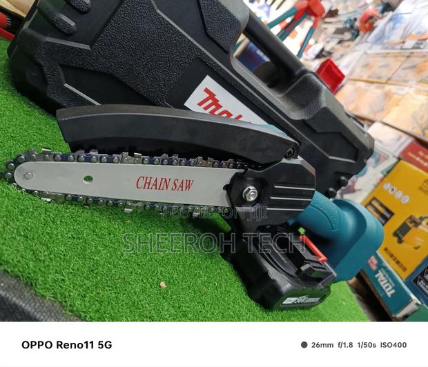 Makita Chainsaw/Cordless Chainsaw - main view