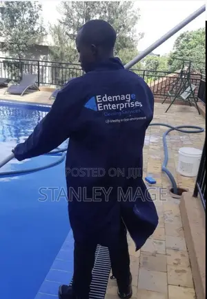 Swimming Pool Cleaning Services