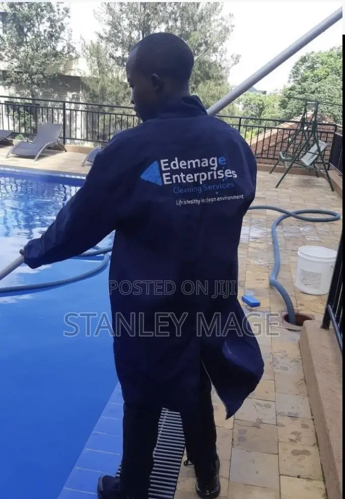 Swimming Pool Cleaning Services