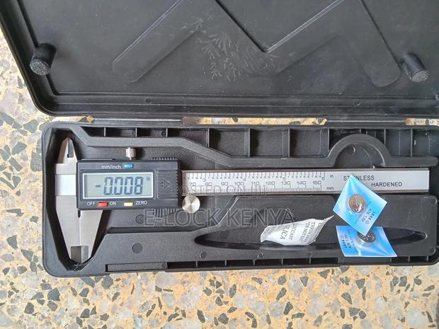 High Performance Electronic Digital Caliper - main view