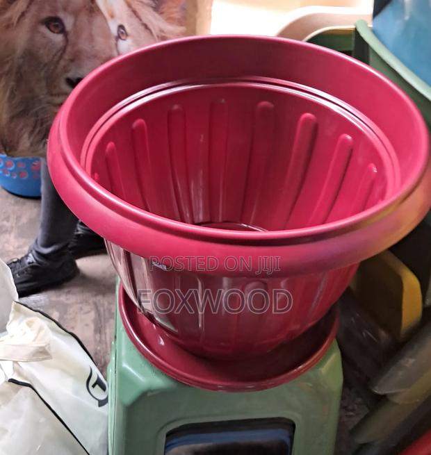 20litres Plastic Planters/ Flower Pots With Drainage Plate. - thumbnail 4