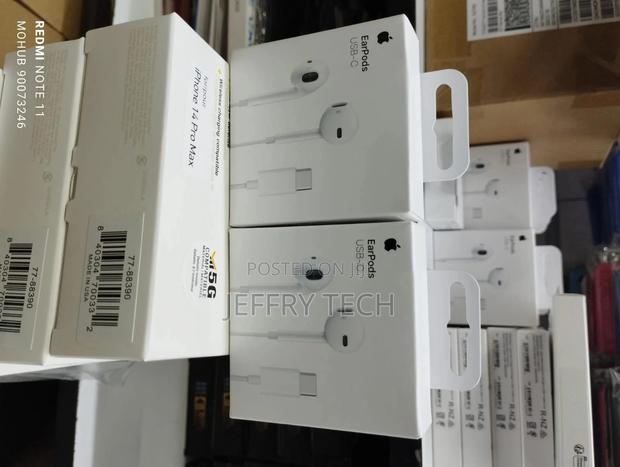 Type-C Earphones Headset With Mic Wired With Super Sound - thumbnail 2
