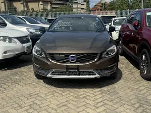 Volvo V60 2017 Burgundy