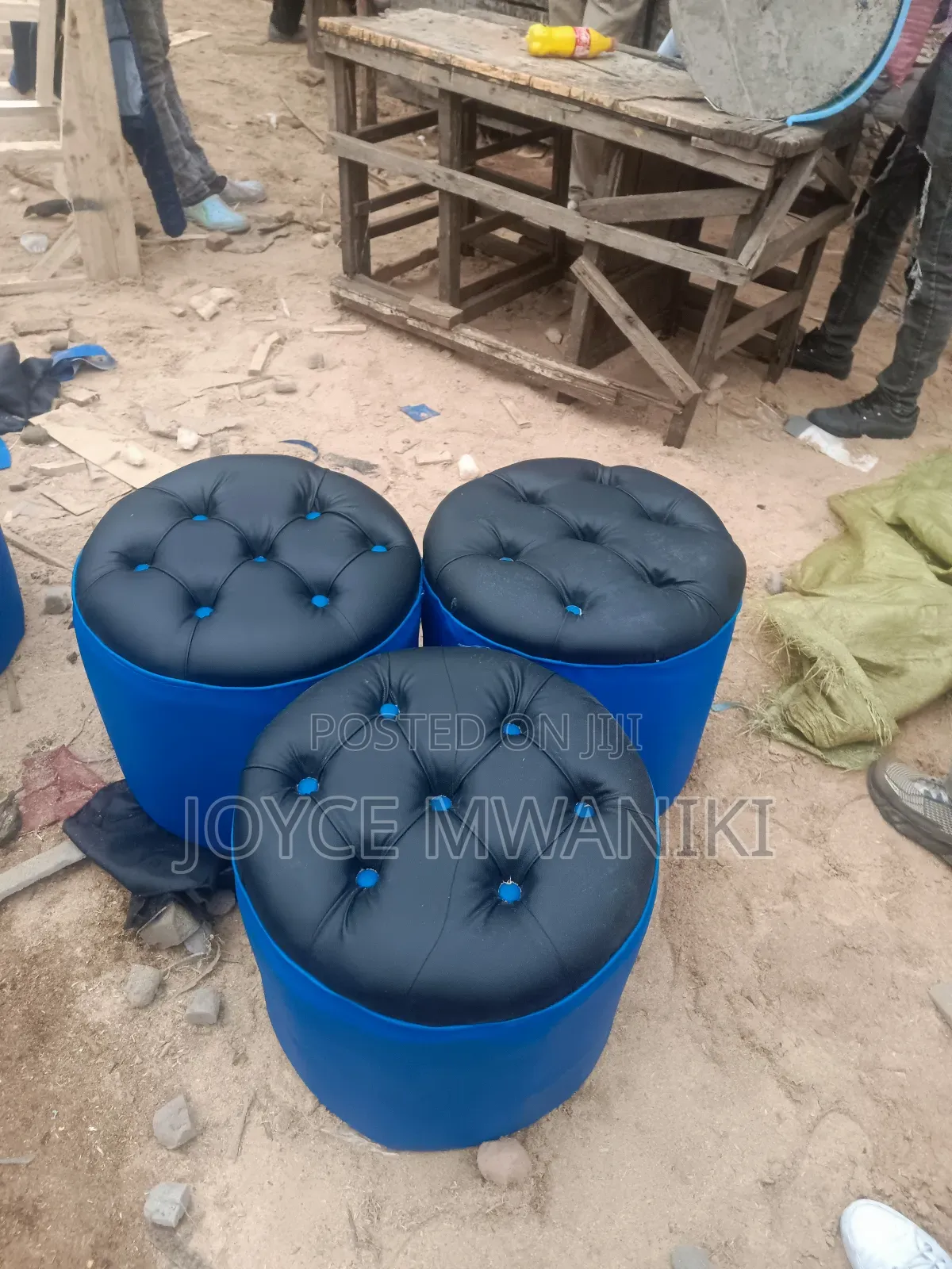 Salon Puffs, Black and Blue 