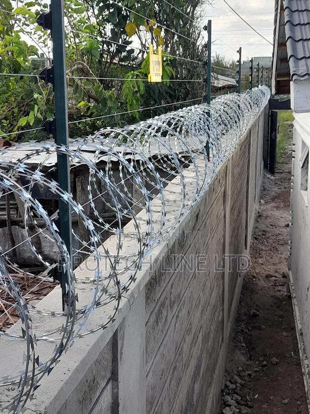 Electric Fencing With Razor Barbed Wire