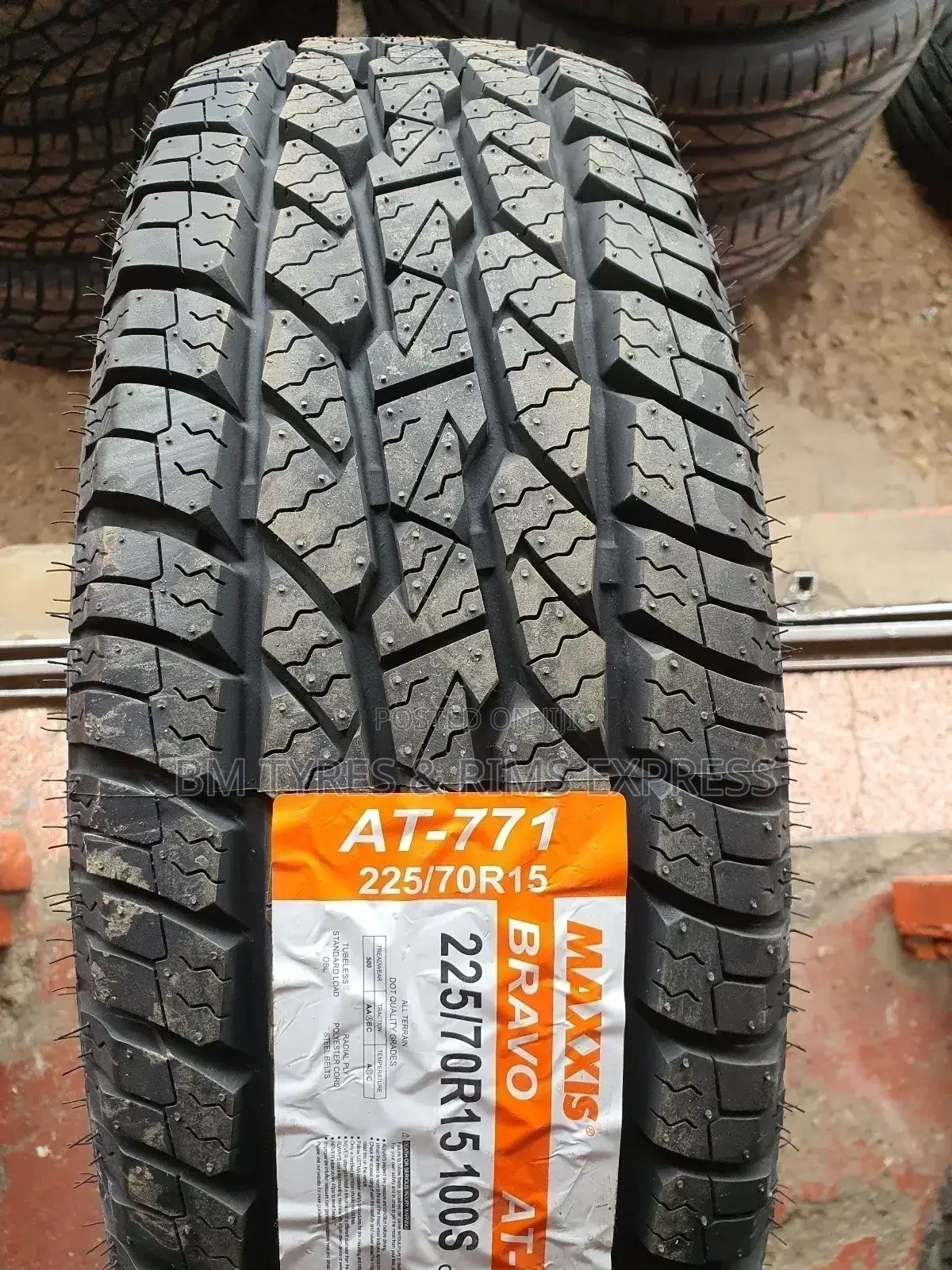 225 /70 R15 Maxxis AT 771