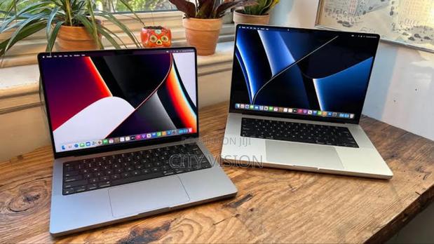 New Laptop Apple MacBook Pro 32GB Apple M2 SSD 1T - main view