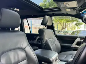 Toyota Land Cruiser 4.6 V8 ZX 2018 Silver