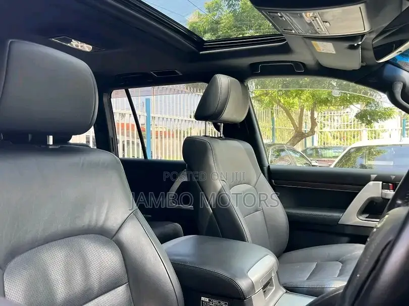 Toyota Land Cruiser 4.6 V8 ZX 2018 Silver