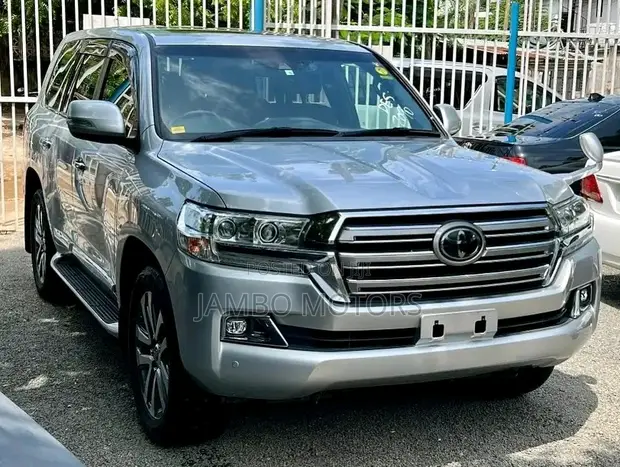 Toyota Land Cruiser 4.6 V8 ZX 2018 Silver in Mombasa CBD - Cars