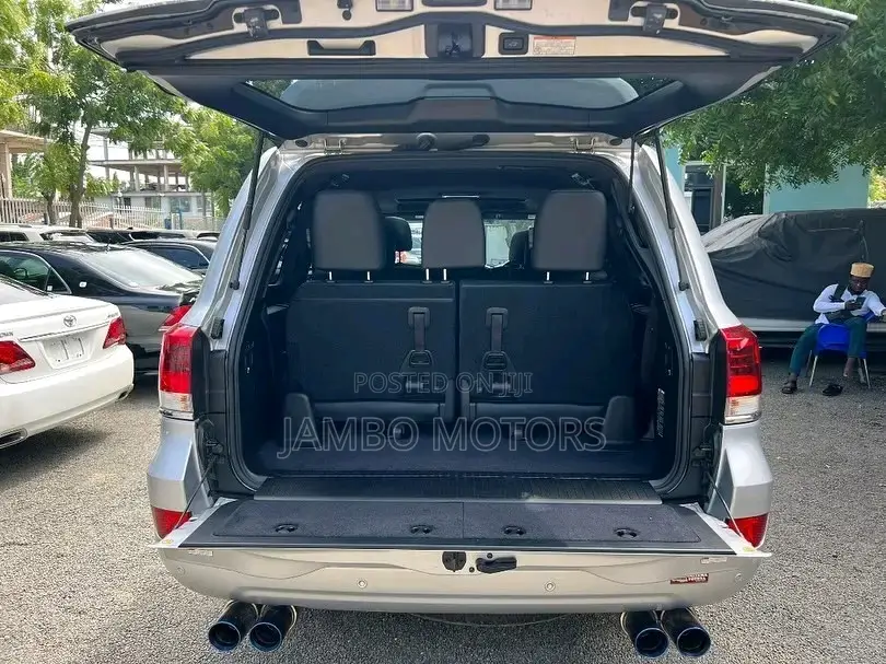 Toyota Land Cruiser 4.6 V8 ZX 2018 Silver