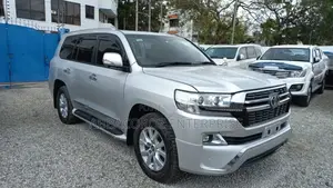 Toyota Land Cruiser 4.6 V8 ZX 2015 Silver