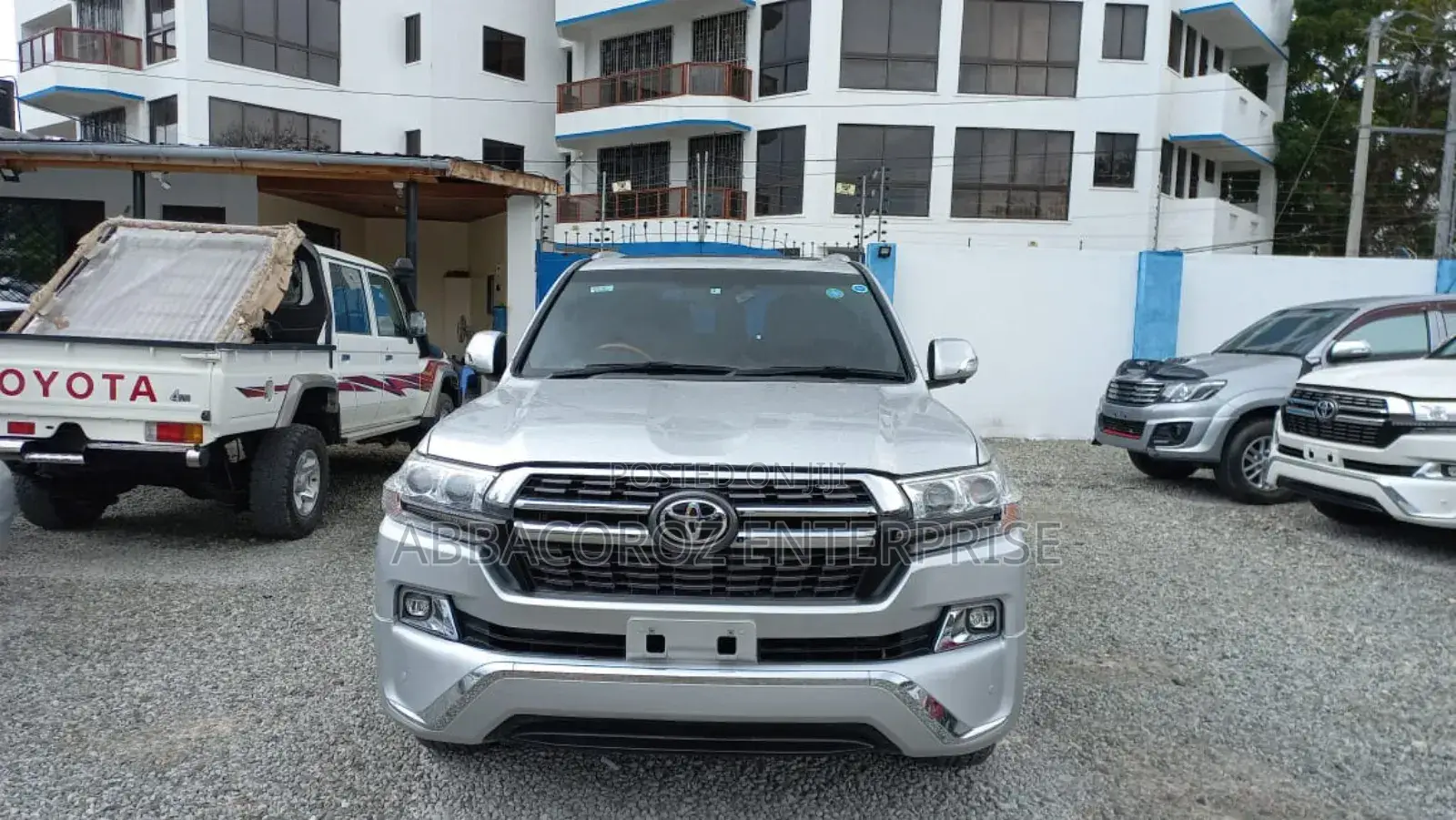 Toyota Land Cruiser 4.6 V8 ZX 2015 Silver