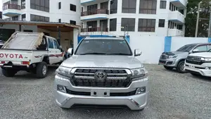 Toyota Land Cruiser 4.6 V8 ZX 2015 Silver