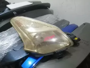 Toyota Ractis Ncp100 Zenon Headlamp, Model 2005/07, Ex Japan