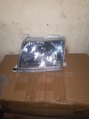 Nissan Hard Body Head Light