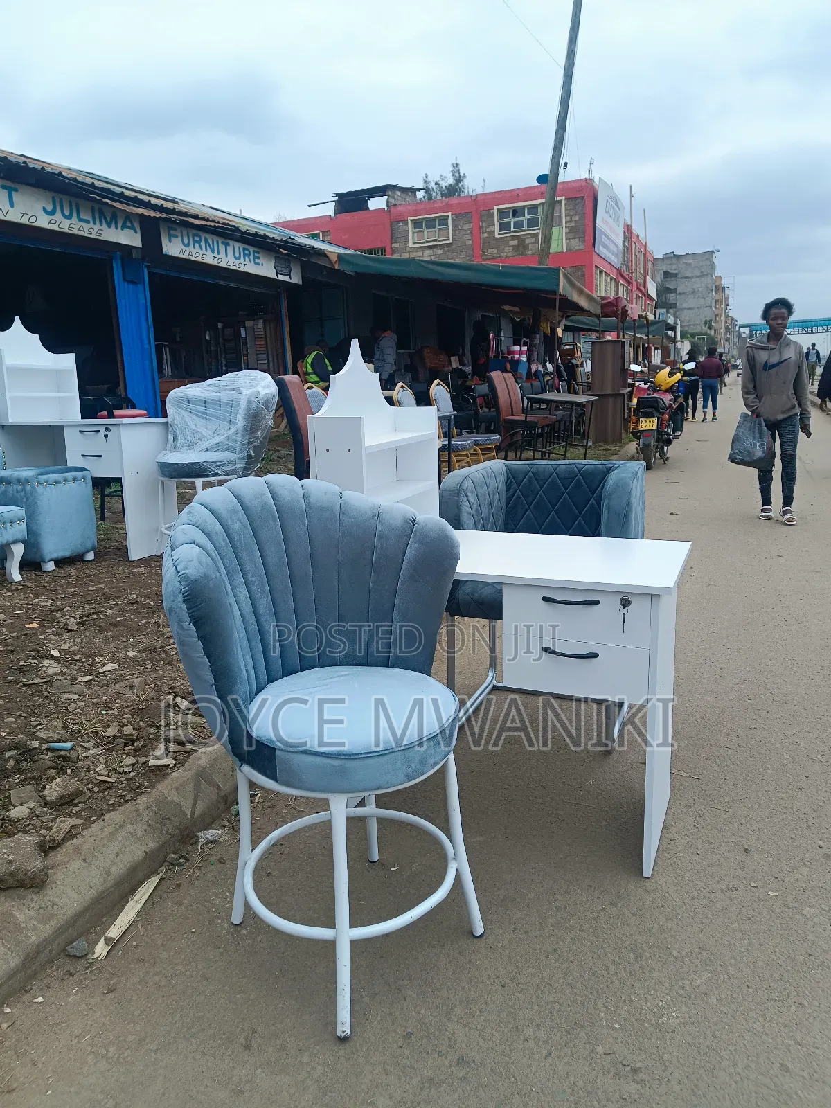 Manicure Set Light Grey Seats and White Table 