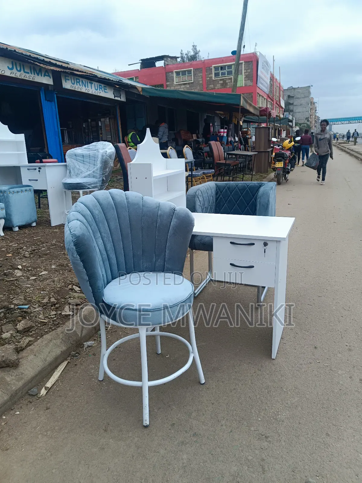 Manicure Set Light Grey Seats and White Table 