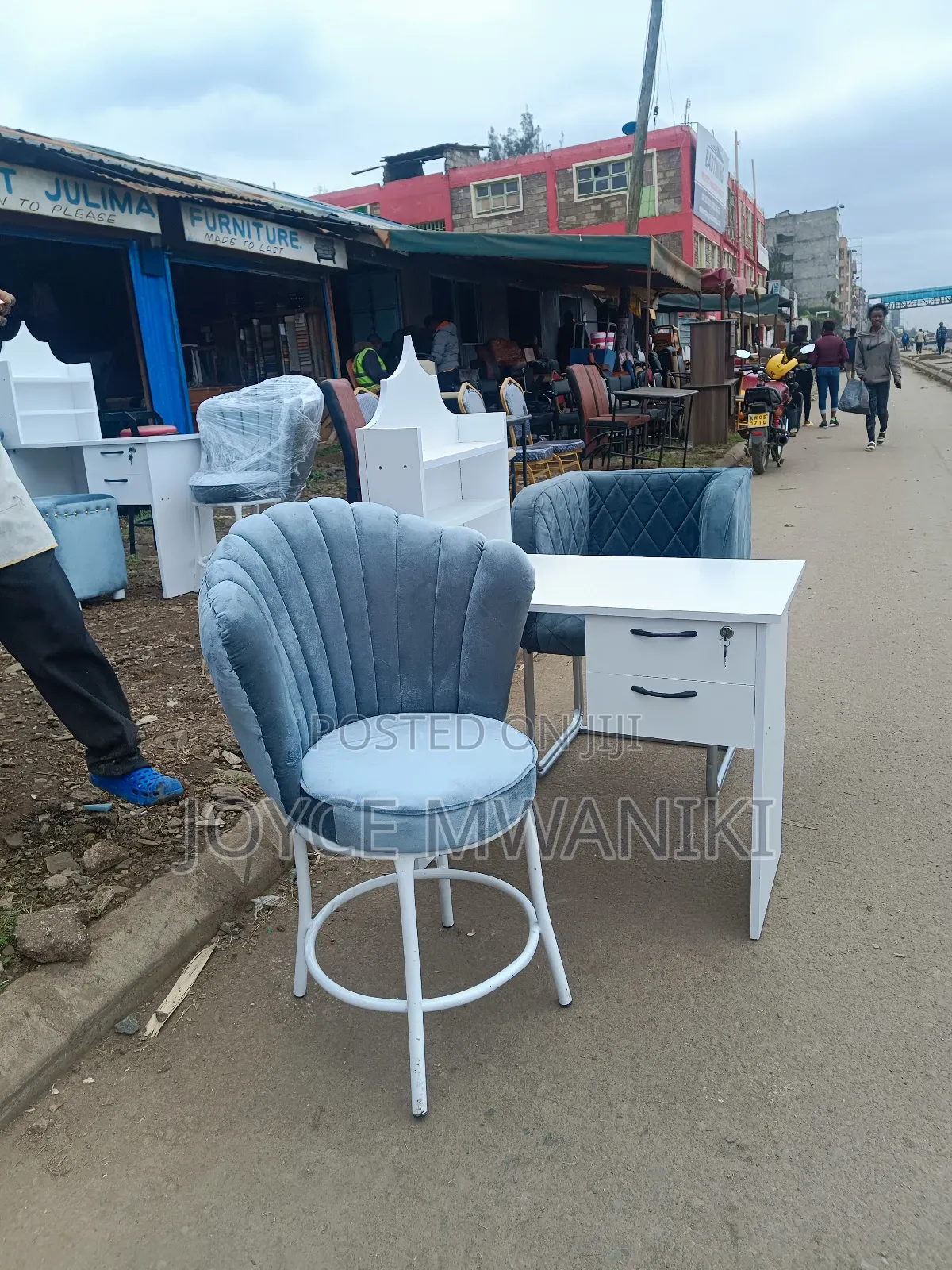 Manicure Set Light Grey Seats and White Table 