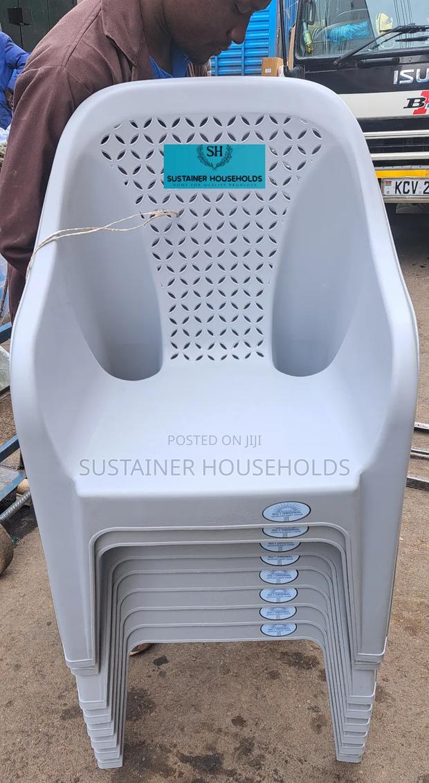 Gray Plastic Chair %Strong Plastic Chairs