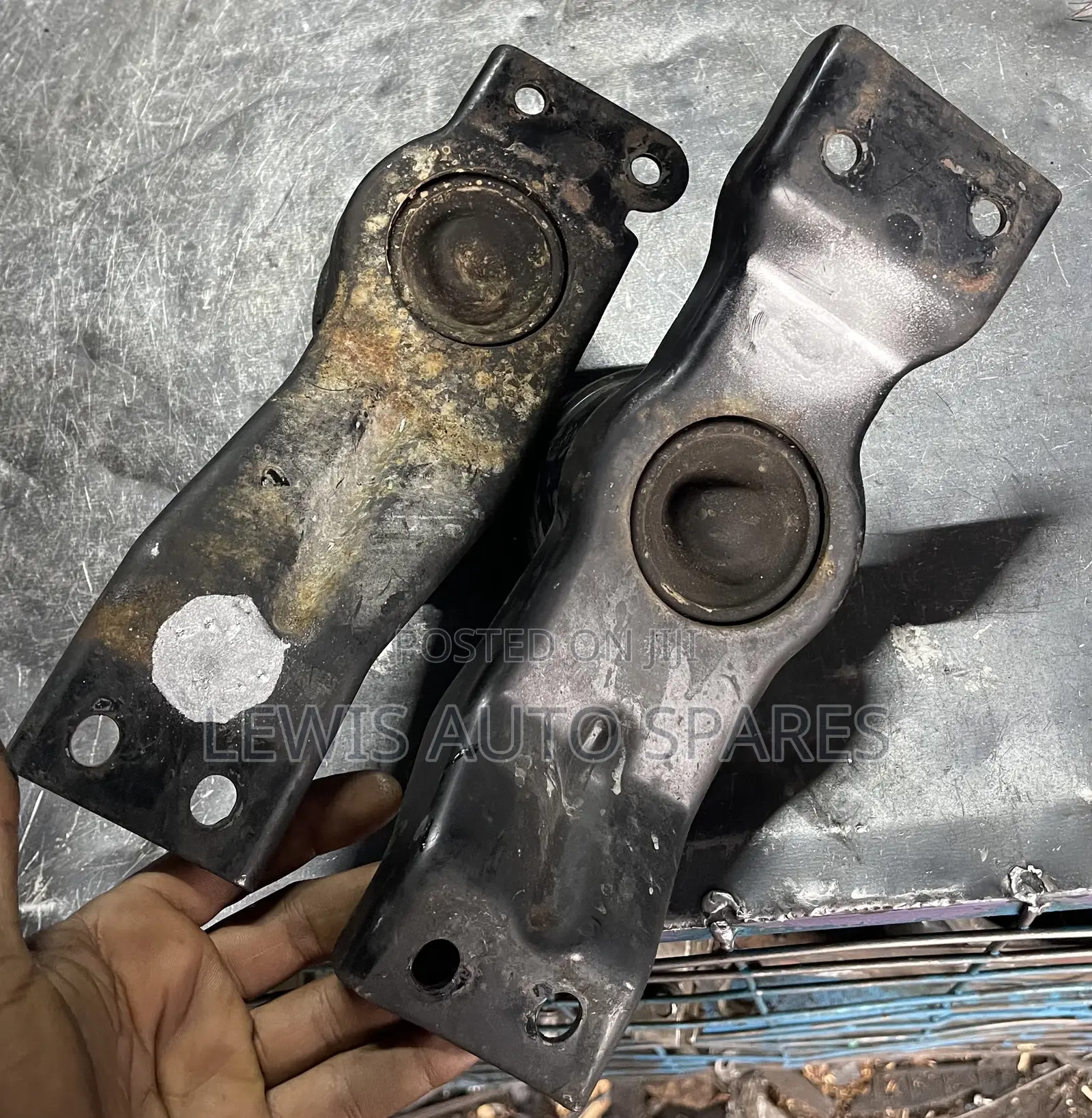Pajero I.O Engine Mounts