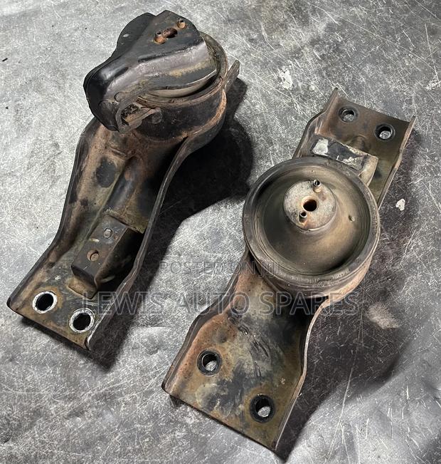 Pajero I.O Engine Mounts