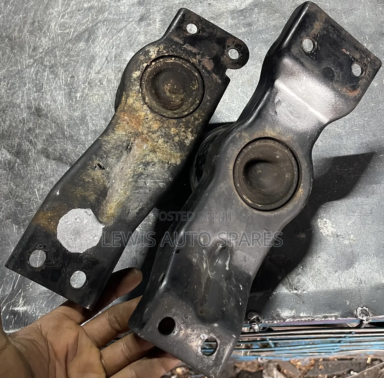 Pajero I.O Engine Mounts
