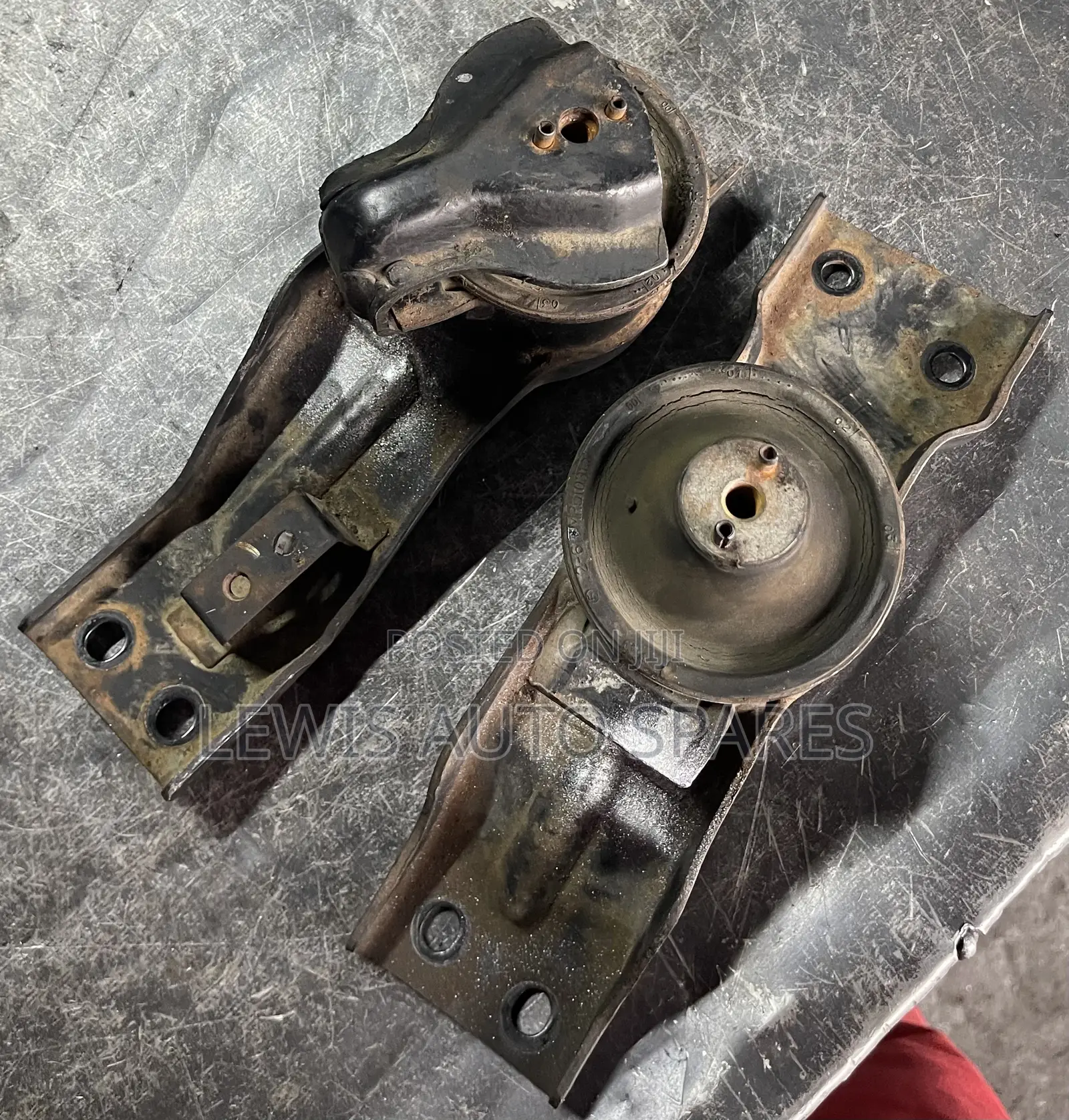 Pajero I.O Engine Mounts