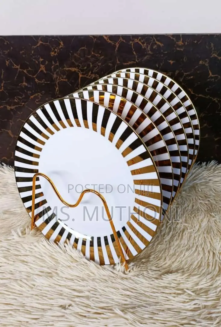 A Set of 6 Beautiful Plates