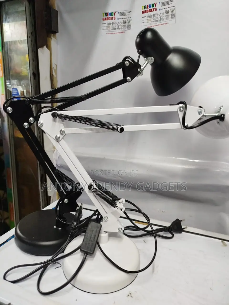 Midnight Maestro - Retro Led Desk Lamp (Black)