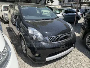 Toyota ISIS 1.8 Platana 2WD 2017 Black