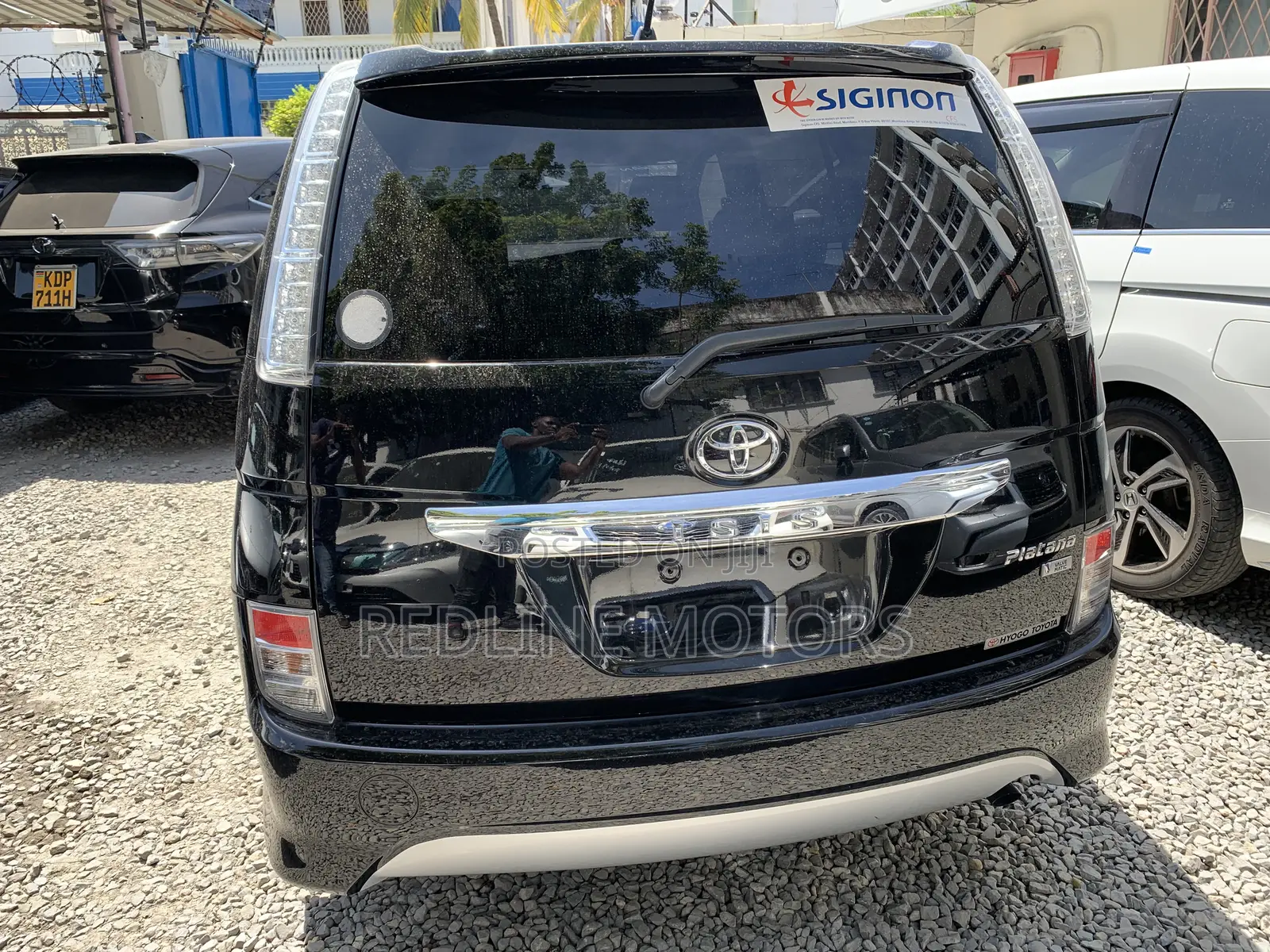 Toyota ISIS 1.8 Platana 2WD 2017 Black