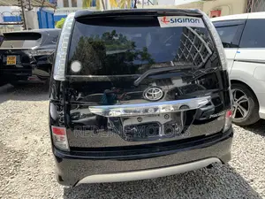 Toyota ISIS 1.8 Platana 2WD 2017 Black
