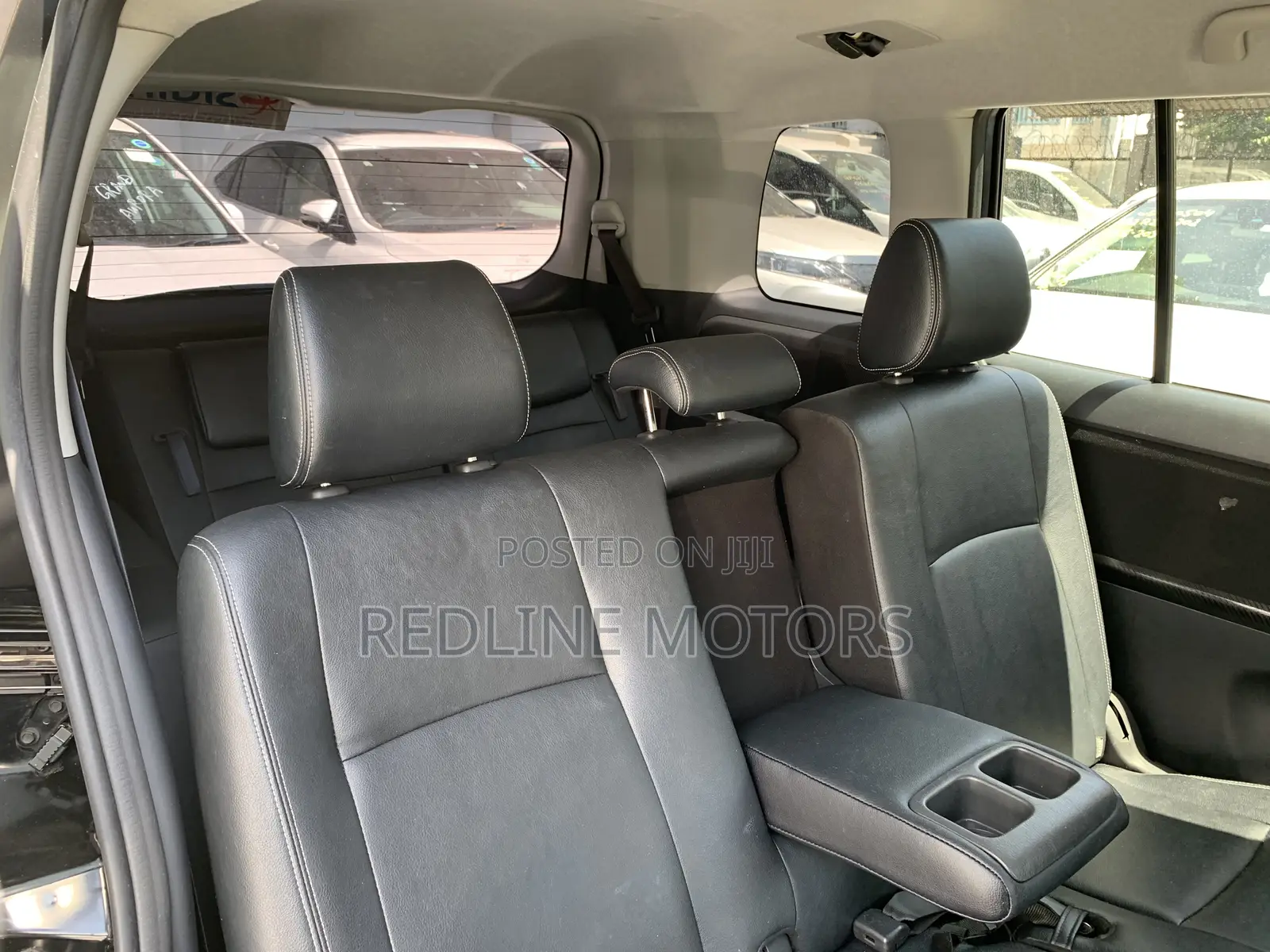 Toyota ISIS 1.8 Platana 2WD 2017 Black