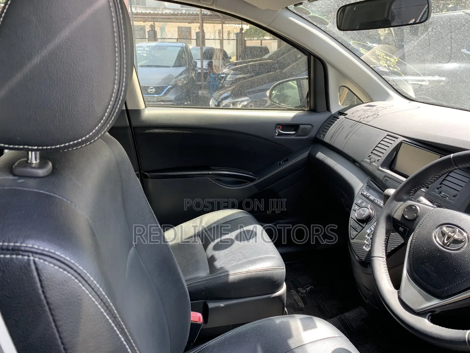 Toyota ISIS 1.8 Platana 2WD 2017 Black