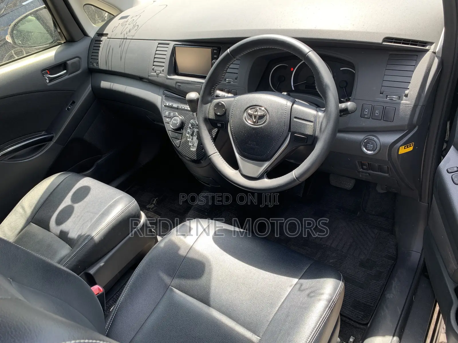 Toyota ISIS 1.8 Platana 2WD 2017 Black
