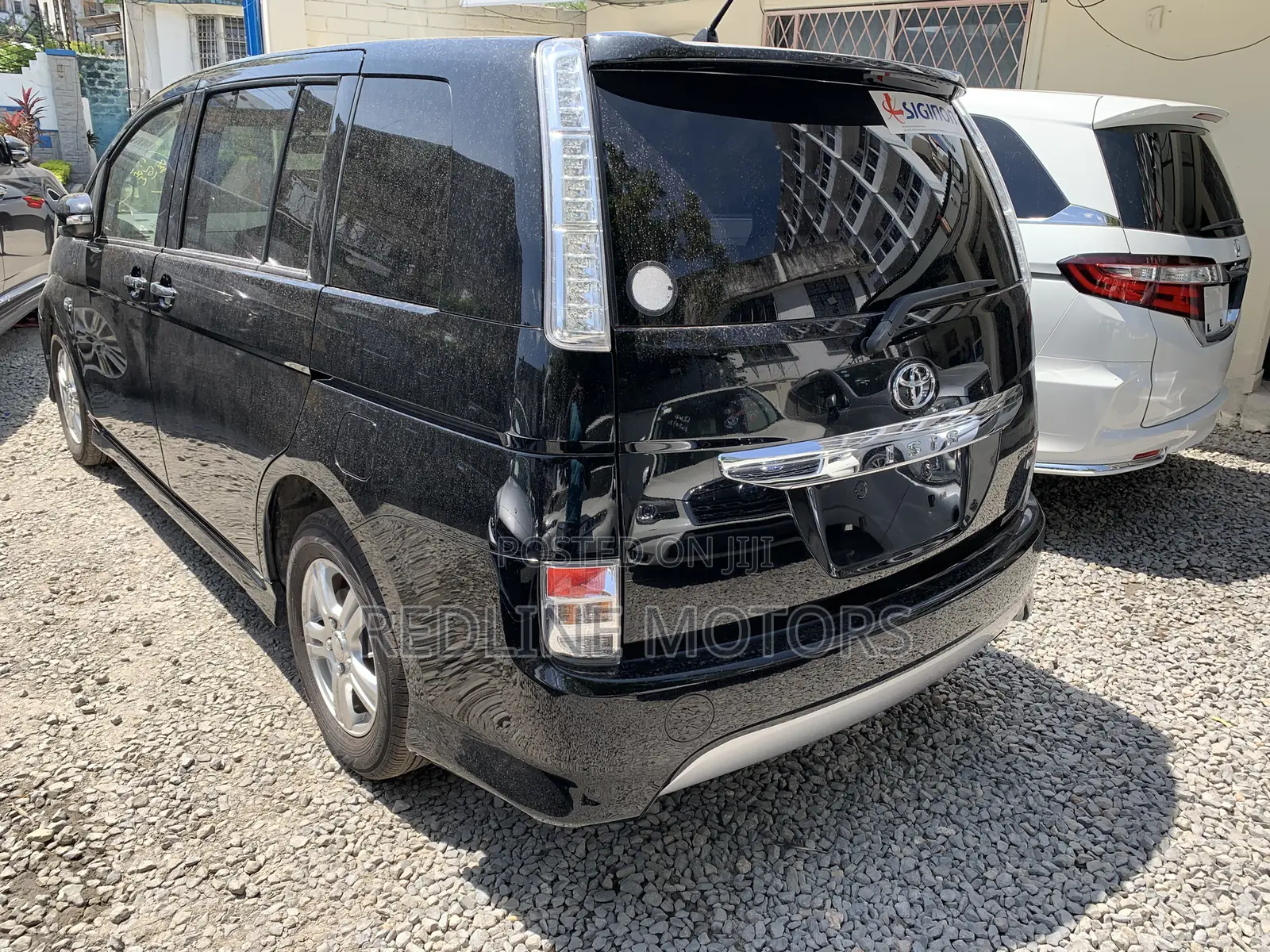 Toyota ISIS 1.8 Platana 2WD 2017 Black