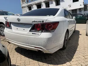 Toyota Crown 2017 Pearl