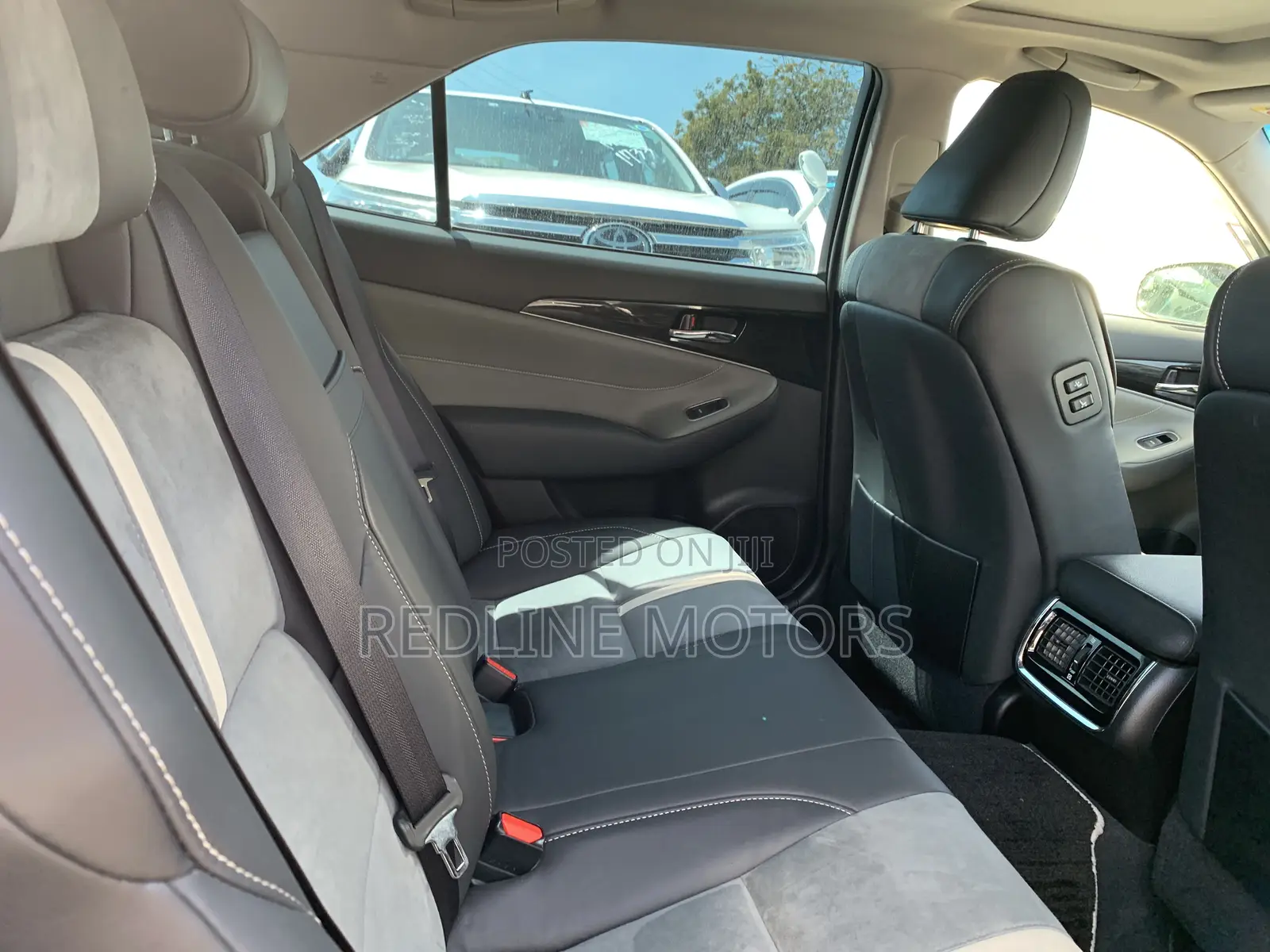 Toyota Crown 2017 Pearl