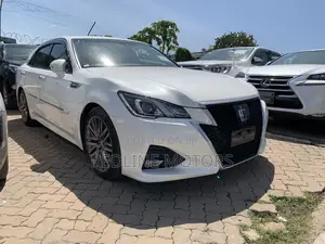 Toyota Crown 2017 Pearl