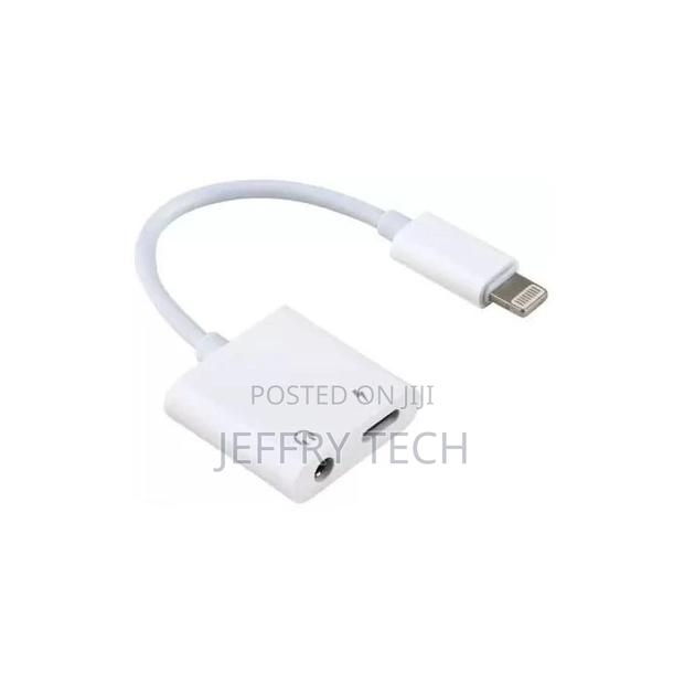 Dual Adaptor Lightning to 3.5mm Audio + Lightning Charge Con