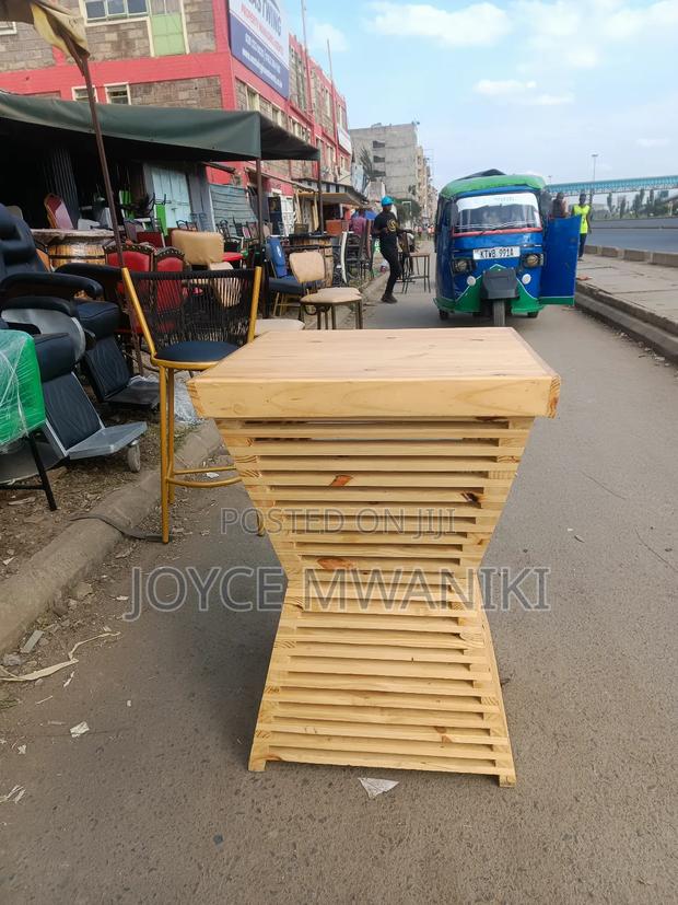 Pallet High Bar Table  - thumbnail 3