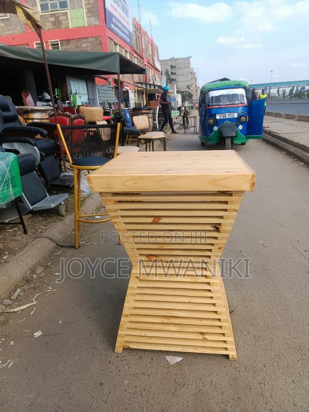Pallet High Bar Table  - thumbnail 4
