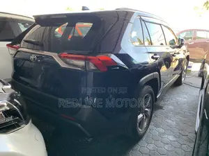 Toyota RAV4 Limited FWD 2019 Blue