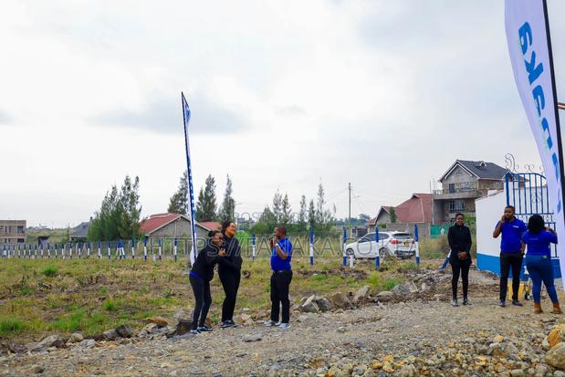 Walking Distance From Tarmac Ww^ - thumbnail 3