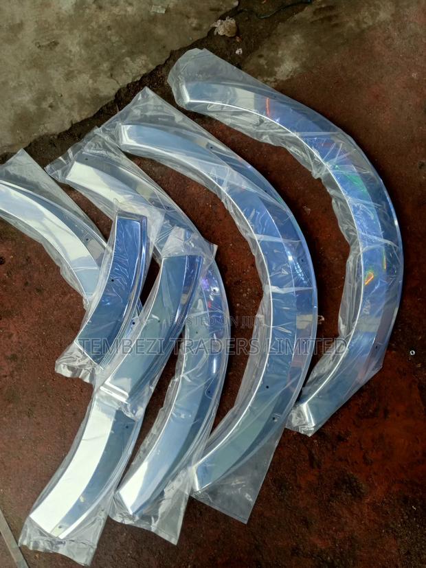 Chrome Fender Flares Toyota Hiace 7L Box