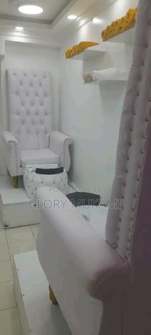 Quality Brand New Queens Manicure Chairs - thumbnail 2